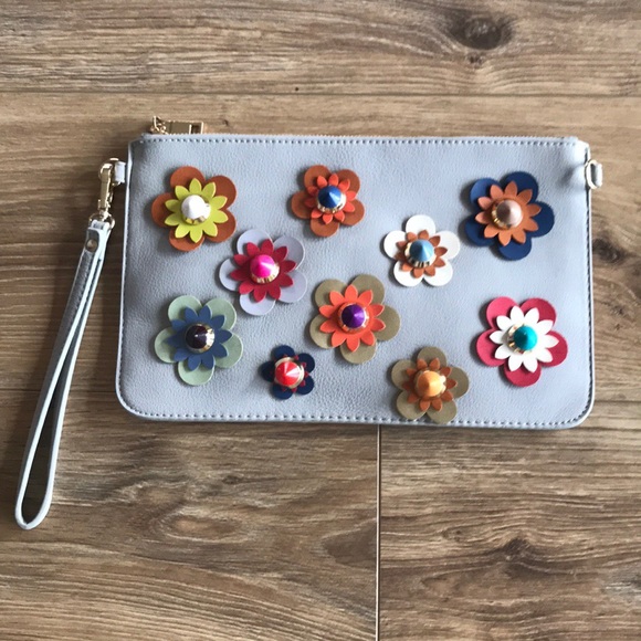 Urban Expressions Handbags - 🌼 SALE Urban Expressions Daphne Wristlet 🌼